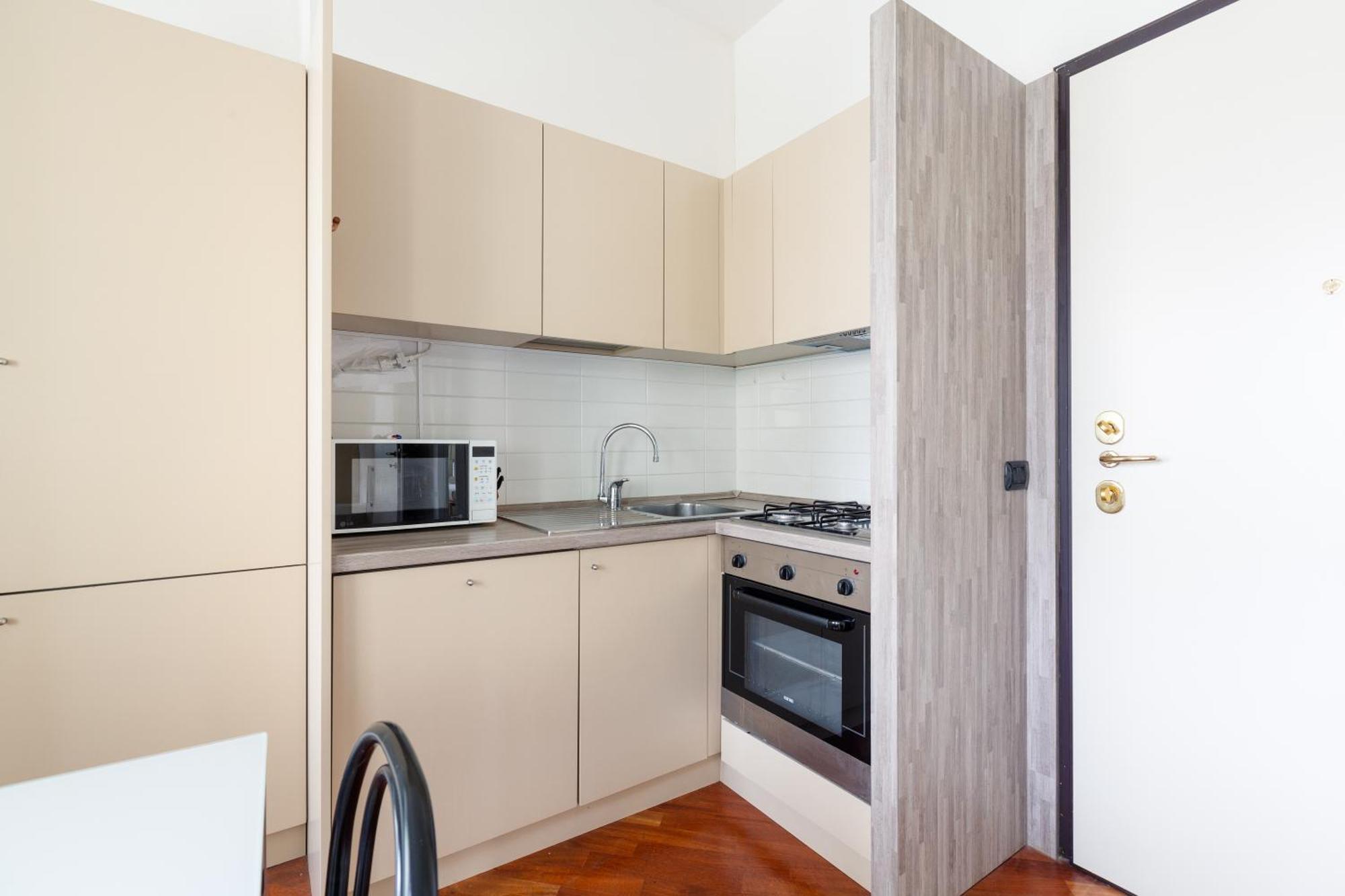 Bright & Comfy Apartment With Parking Milão Exterior foto